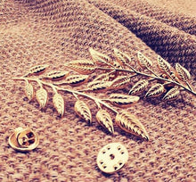 Exquisite Leaf Collar Pin Brooch  Europe   America leaves retro shirt creative golden brooch  SM6