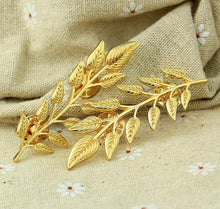 Exquisite Leaf Collar Pin Brooch  Europe   America leaves retro shirt creative golden brooch  SM6