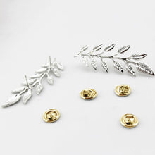 Exquisite Leaf Collar Pin Brooch  Europe   America leaves retro shirt creative golden brooch  SM6